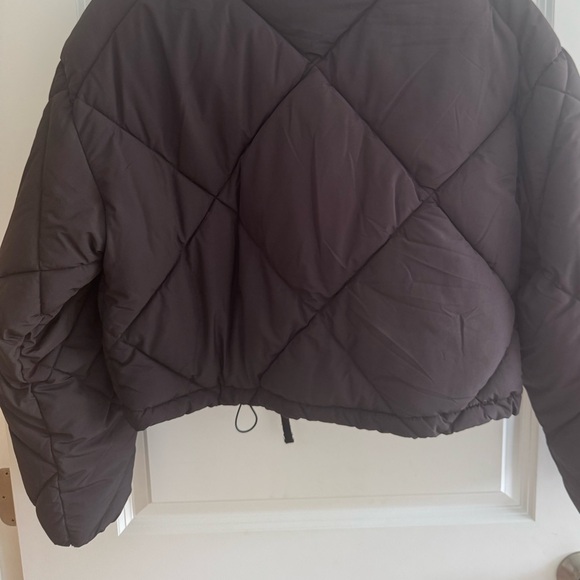 Love Tree Women's Black Cropped Puffer Jacket - Picture 3 of 6